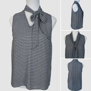Banana Republic Sleeveless Tie-Front V-Neckline Blouse Blue/White, EUC-Size XS
